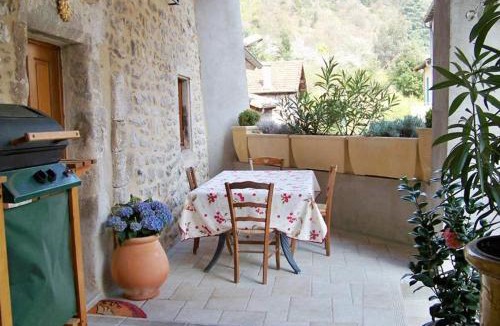 Saint-Fortunat-sur-Eyrieux House | Gîte Le Galta - Maison entiérement équipée, 2 chambres, Bain à remous, terrasse couverte privative près de la DOLCE VIA