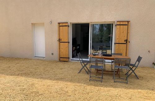 Saint-Julien-de-Peyrolas House | Gîte le kaki