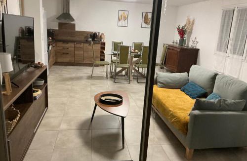 Saint-Julien-de-Peyrolas House | Gîte le kaki