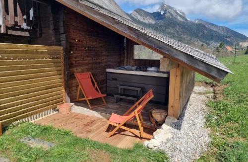 Saint-Pierre-de-Chartreuse House | gîte Le Maz'eau avec jacuzzi