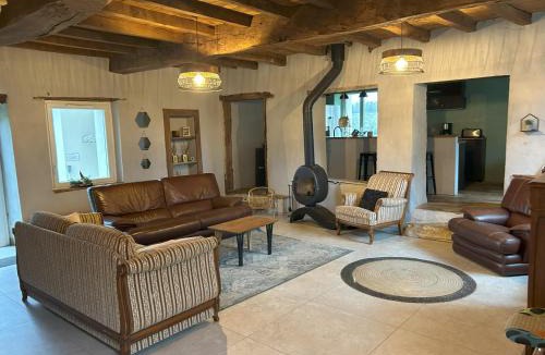 Saint-Sorlin-de-Morestel Villa | Gîte le clos Margherite 14 personnes piscine