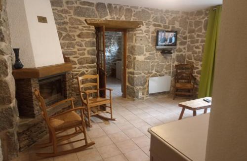 Sainte-Marguerite-Lafigere Apartment | Gîte le Petit Riou