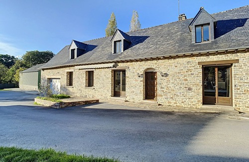Landavran Villa | Gîte Le Karrdi (sleeps 10) ideal for families. Pets welcome!