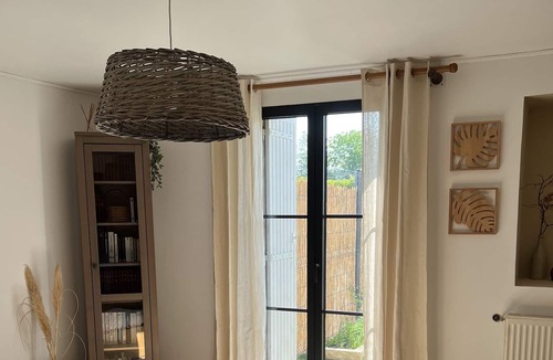 Camaret-sur-Aigues Apartment | Gîte Le Lavandin 4 Personnes Piscine Partagée
