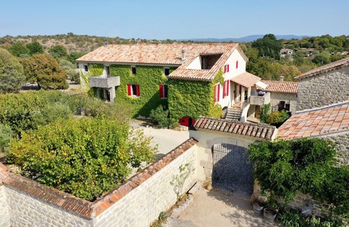 Joyeuse Cottage | Gîte * le MAGNAN, 50m², charm and nature, heated swimming pool, south Ardèche