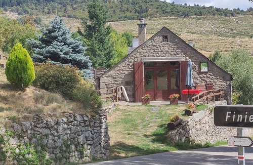Pont-de-Montvert-Sud-Mont-Lozere House | Gîte Le Millepertuis 2/4 pers in Finiels