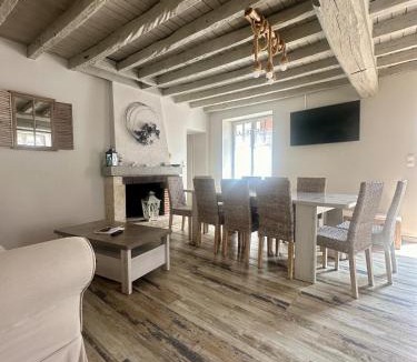 Fougeres-sur-Bievre House | gîte le nid