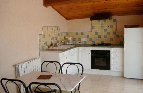 Sainte-Foy-Saint-Sulpice Apartment | Gîte Le Paradisier: Espace Intime pour 2, Animaux Acceptés, Terrasse - FR-1-496-47