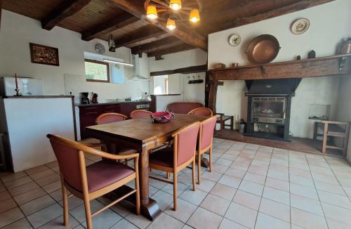 Monceaux-sur-Dordogne House | gîte Le Pressoir