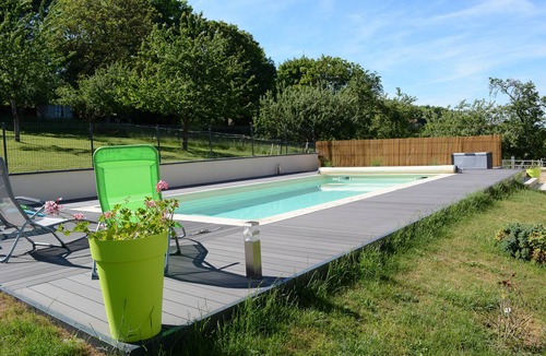 Favieres House | Gîte Le Répit with swimming pool