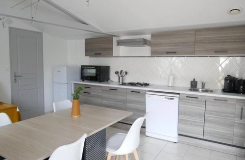 Courcon House | Gîte Le Romarin: Shared Pool, Communal Terrace & Wi-Fi in Courçon
