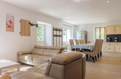 Saint Alban Auriolles Villa | Gîte Le Villa-joie