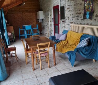 Pre-en-Pail House | Gîte "Les Faucons"