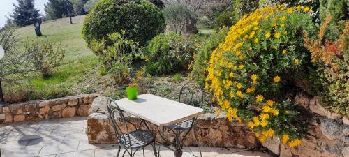 Baudinard-sur-Verdon Apartment | Gîte Les Fourches