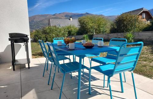 Argeles Gazost House | Gîte les gentianes Fleurs des Pyrénées