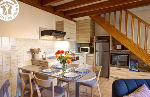Pralong House | Gîte Les Hortensias à Pralong - Charme et Confort pour 4 Pers avec Internet - FR-1-496-117
