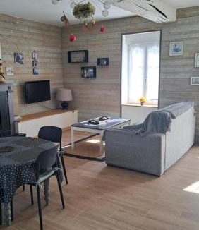 Frossay Apartment | Gîte LES HORTENSIAS 4 étoiles avec piscine