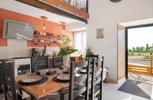 Iffendic House | Gîte Les Légendes Du Plessis: Private Terrace & Wi-Fi in Iffendic, Brocéliande