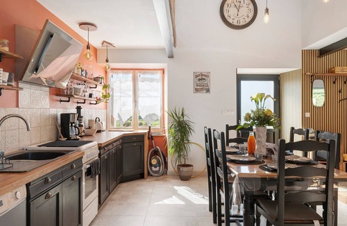 Iffendic House | Gîte Les Légendes Du Plessis: Private Terrace & Wi-Fi in Iffendic, Brocéliande