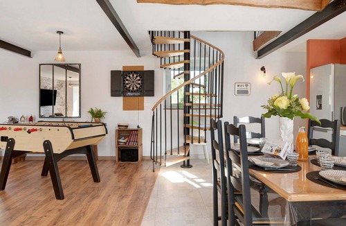 Iffendic House | Gîte Les Légendes Du Plessis: Private Terrace & Wi-Fi in Iffendic, Brocéliande