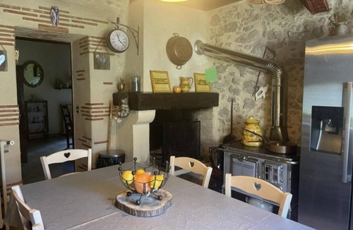 Cancon House | Gîte Les Lavandes Pleasant, spacious country house.