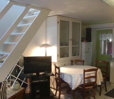 Guillac House | Gîte Les Lutins Bleus