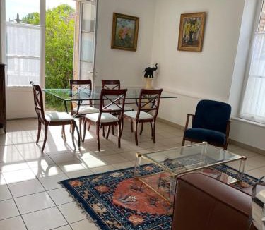 Avallon House | Gîte Les Minimes