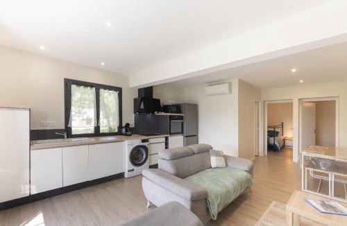 Vesseaux Apartment | Gîte les Monteils