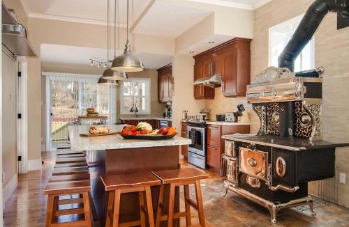 Saint-Damien-de-Buckland Bed & Breakfast | Gîte Les Pignons