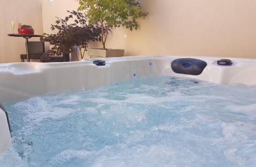 Moussan House | Gîte Les Roseaux Spa extérieur privatif inclus