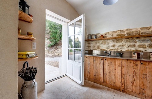 Sarrians Cottage | Gîte les Tours in Sarrians - Castle in Provence