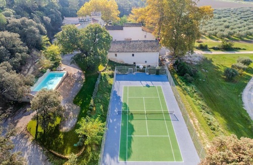 Sarrians Cottage | Gîte les Tours in Sarrians - Castle in Provence