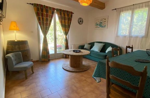 Aureille House | Gîte Lou Gardian