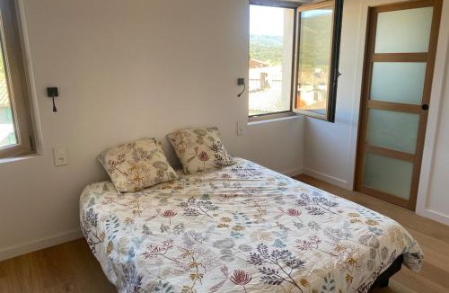 Rouffiac-des-Corbieres House | Gîte lumineux avec jardin, vue sur Peyrepertuse