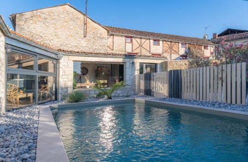 Forges House | Gîte Lunaben-Maison en pierres avec piscine