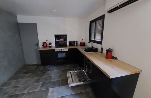 Manosque House | Gîte Luxueux Avec Piscine Chauffée, Jacuzzi et Sauna Rien que Pour Vous