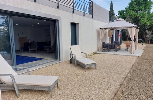 Manosque House | Gîte Luxueux Avec Piscine Chauffée, Jacuzzi et Sauna Rien que Pour Vous