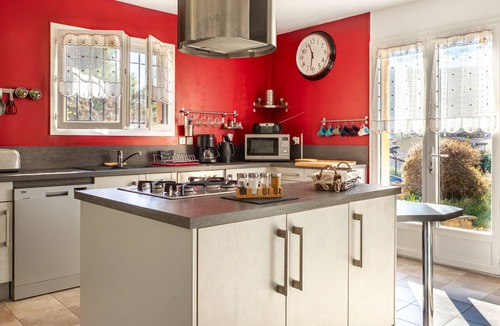 Couiza House | Gîte "Maguy Les Oliviers": Mountain View, Wi-Fi, and Air Conditioning