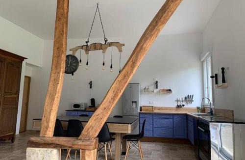 Blicourt House | Gîte, Maison entière avec billard et bel espace de vie La Grange