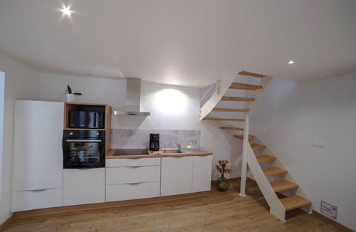 Chef-du-Pont House | Gîte - Maison de Ville Avec Cours Privée