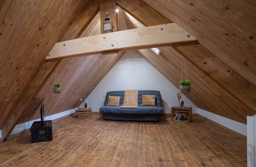 Chef-du-Pont House | Gîte - Maison de Ville Avec Cours Privée