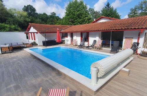 Saint-Pee-sur-Nivelle House | Gîte Mendi Ura