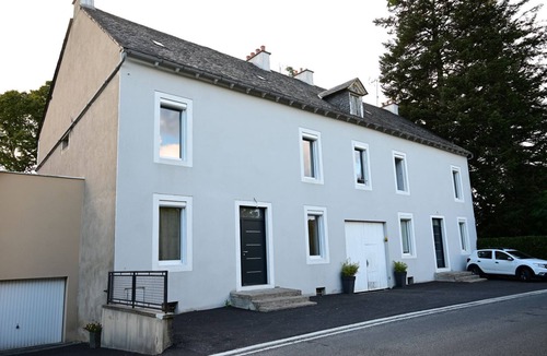 Naucelle House | Gîte Meublé "La Maison d'à Côté" Avec Piscine sur Terrain de 2500m²