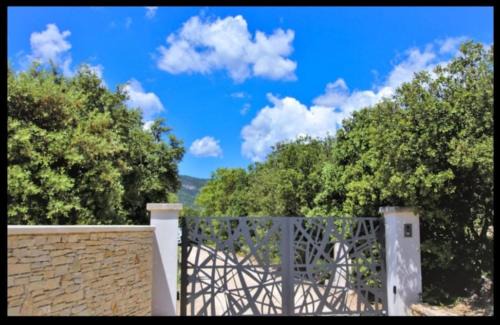 Roche-Saint-Secret Apartment | Gîte moderne en Drôme