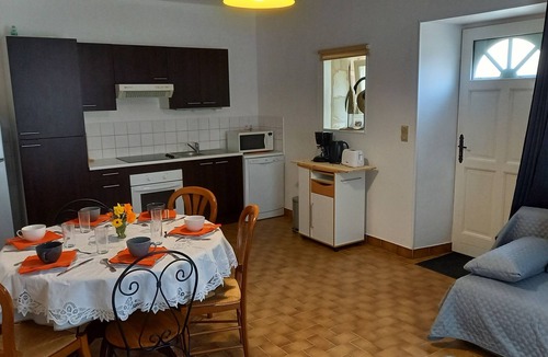 Montreuil-Bellay Cottage | Gîte Montreuillais for 2 to 6 people in duplex