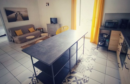 Les Assions Apartment | Gîte N°4-Apartment-Standard-Private Bathroom-Terrace