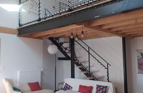 La Celle-sous-Gouzon House | Gîte nature 7 pers avec grand jardin vue forêt & randonnées