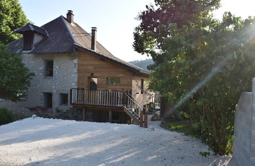 Attignat-Oncin Cottage | Gîte Nature et Espace Bien-être au Milieux des Champs