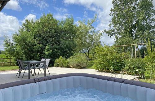 Les Ventes-de-Bourse House | Gîte Nature avec Jardin et Spa pour 14 pers. à Les Ventes-de-Bourse - FR-1-497-211