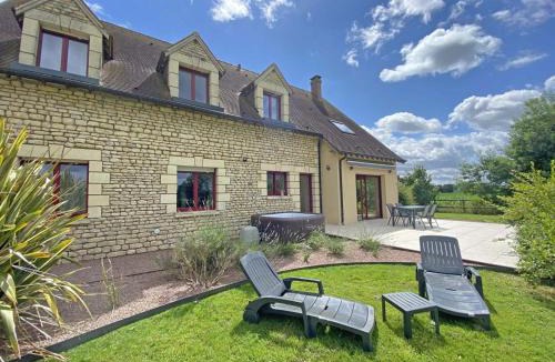 Les Ventes-de-Bourse House | Gîte Nature avec Jardin et Spa pour 14 pers. à Les Ventes-de-Bourse - FR-1-497-211